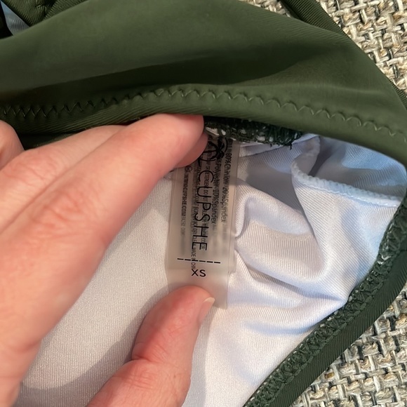 Cupshe olive green one piece - Picture 3 of 5